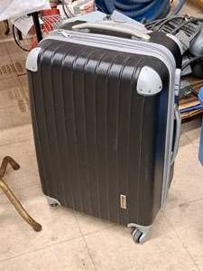 lot 124 image: Brine Rolling Suitcase
