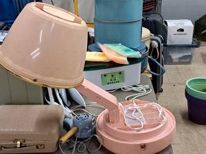 lot 128 image: Vintage Penncrest Hair Dryer