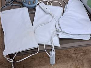 lot 127 image: Lot of (2) Hand  Feet Heating Pads