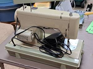 lot 131 image: Vintage Sears Kenmore Portable Sewing Machine 5186