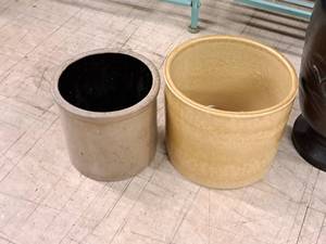lot 152 image: Lot of (2) Ceramic Containers
