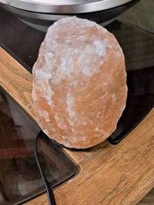 lot 157 image: Rose Quartz Lamp
