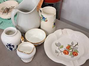 lot 365 image: Lot of (6) Dishwares - Pitchers, Vase, Platter, Bowl
