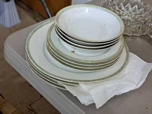 lot 357 image: Lot of (12) Heinrich & Co (Selb Bavaria) Dishwares - Plates, Saucers, Bowls