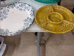 lot 355 image: Lot of (2) Serving Trays