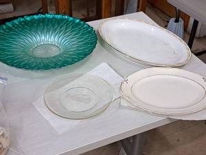 lot 356 image: 8 Plate, (3) 15 Serving Trays