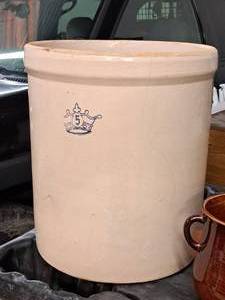 lot 7 image: #5 Ceramic Container