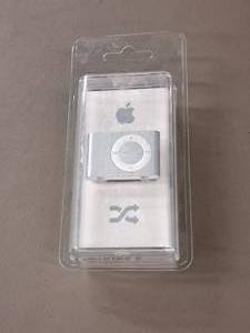 lot 11 image: Apple iPod Shuffle 1-GB Player A1204 (New)