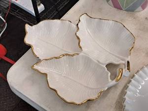 lot 195 image: Serving Platter