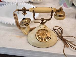 lot 193 image: Vintage Dial Table Telephone