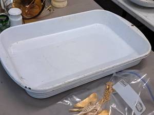 lot 204 image: Lot of (2) Metal Baking Sheets