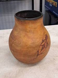 lot 203 image: Table Vase