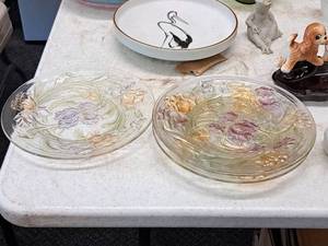 lot 210 image: Lot of (4) 8-12 Decorative Glass Plates