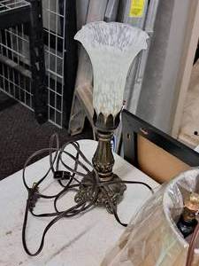 lot 231 image: 12 Tulip theme Table Lamp