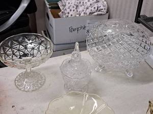 lot 251 image: Lot of (3) Decorative Glasswares