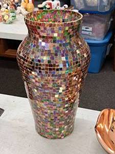 lot 263 image: Decorative Vases