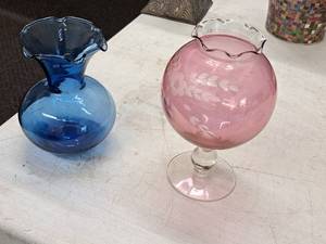 lot 262 image: Lot of (2) Decorative Vases