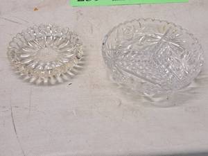lot 261 image: Lot of (2) Glasswares