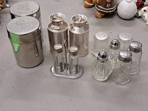 lot 268 image: Lot of (6 sets) Salt & Pepper Shakers