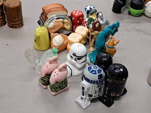 lot 267 image: Lot of (10 sets) Salt & Pepper Shakers