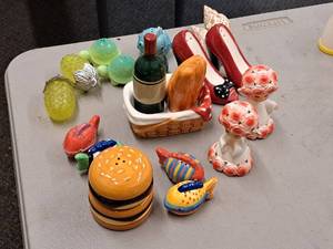 lot 266 image: Lot of (10 sets) Salt & Pepper Shakers