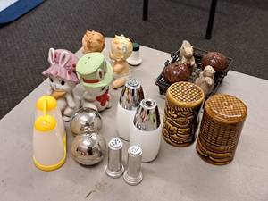 lot 265 image: Lot of (10 sets) Salt & Pepper Shakers