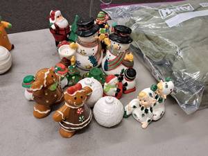 lot 270 image: Lot of (10 sets) Salt & Pepper Shakers