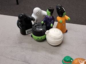 lot 269 image: Lot of (3 sets) Salt & Pepper Shakers
