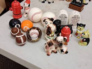 lot 272 image: Lot of (10 sets) Salt & Pepper Shakers