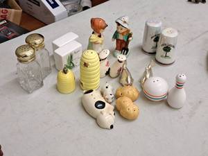 lot 274 image: Lot of (10 sets) Salt & Pepper Shakers