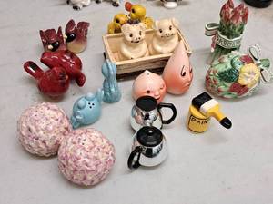 lot 277 image: Lot of (10 sets) Salt & Pepper Shakers