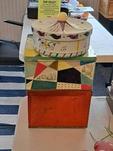 lot 281 image: Lot of (3) Collectible Tins