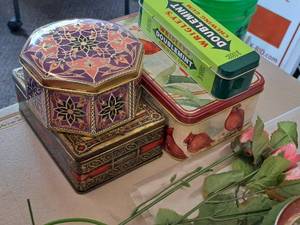 lot 282 image: Lot of (4) Collectible Tins