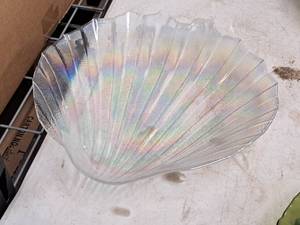 lot 412 image: Lot of (1) Seashell theme Glass Serving Platter