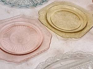 lot 406 image: Lot of (2) Glass Serving Platters