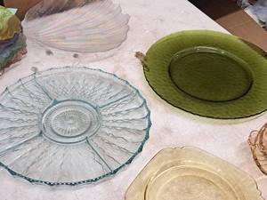 lot 405 image: Lot of (2) Glass Serving Platters