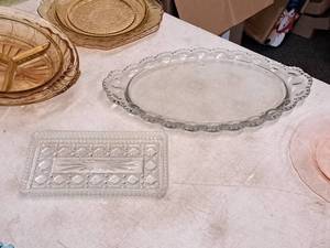 lot 413 image: Lot of (2) Glass Serving Platters