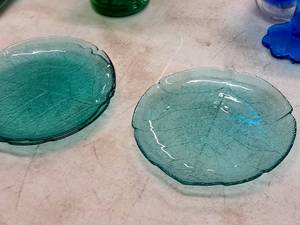 lot 415 image: Lot of (3) 7-12 Leaf pattern Glass Plates