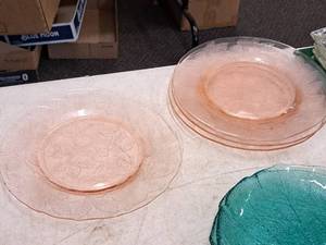 lot 416 image: Lot of (4) 8 Leaf pattern Glass Plates