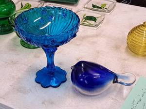 lot 419 image: Lot of (2) Glasswares - Bird, Stem Dish