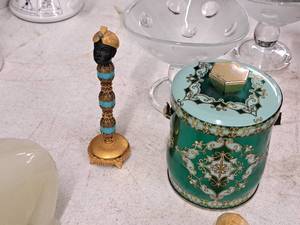 lot 427 image: Decorative Tin, Decorative Pen