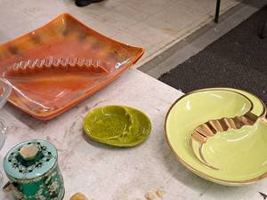 lot 425 image: Lot of (3) Vintage Ash Trays