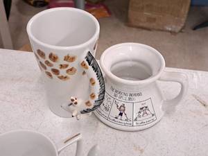 lot 434 image: Lot of (2) Coffee Mugs