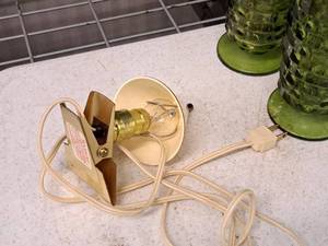 lot 442 image: Miniature Clip-On Lamp