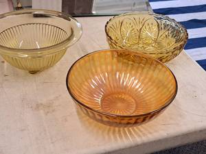 lot 448 image: Lot of (3) Decorative Glass Bowls