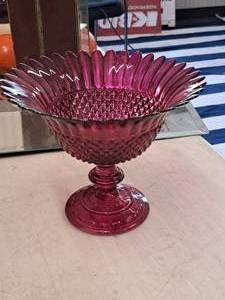 lot 449 image: Glass Decorative Stem Dish