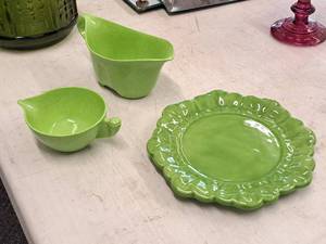 lot 450 image: Decorative Dishwares 3-piece - Platter, Serving Bowls