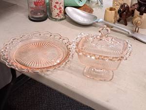 lot 452 image: Glass Dish with Lid, Serving Platter