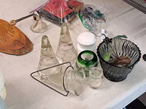 lot 456 image: Lot of  Assorted Collectibles and Glasswares