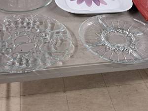 lot 463 image: Lot of (2) Glass Serving Platters